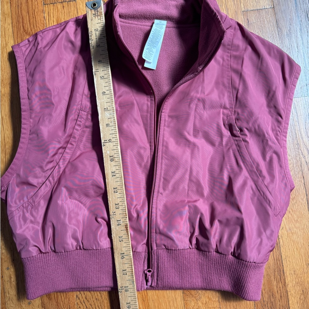 ALO Yoga Zip-Up Vest in Rose Mauve color. Excellent condition. Size Medium - Picture 2 of 6